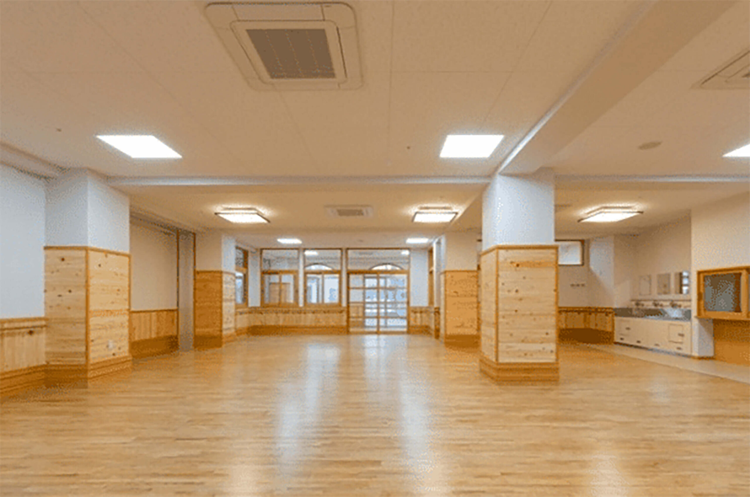 【障害者支援施設 るりがくえん】
利用者が自立した日常生活・社会生活を営むことができるよう、必要な援助を行います。